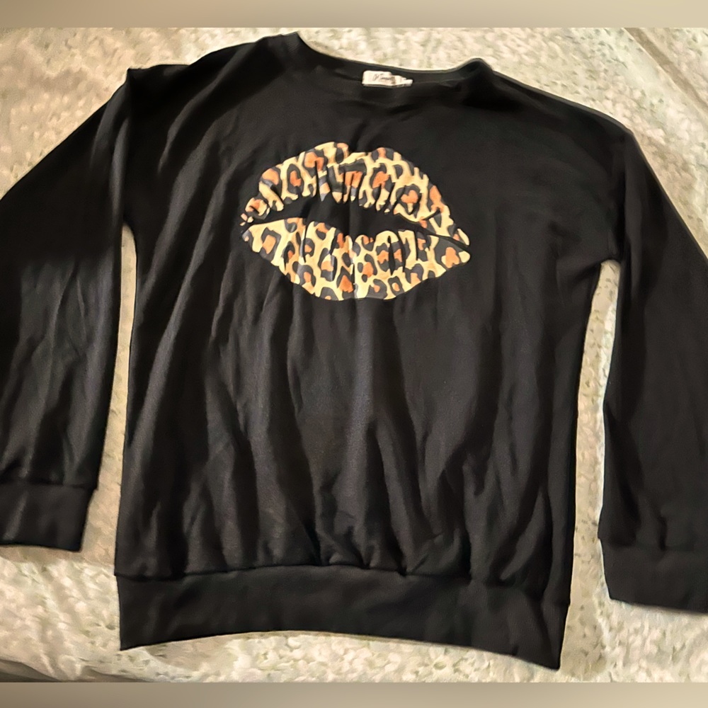 CHEETAH PRINT & BLACK| LONG SLEEVE TOP| Women’s size medium | BNWT’S